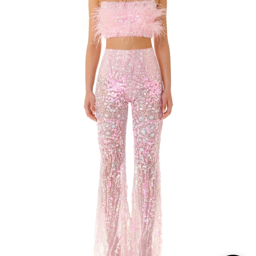 Eliya the label Alyce pants and Heather top